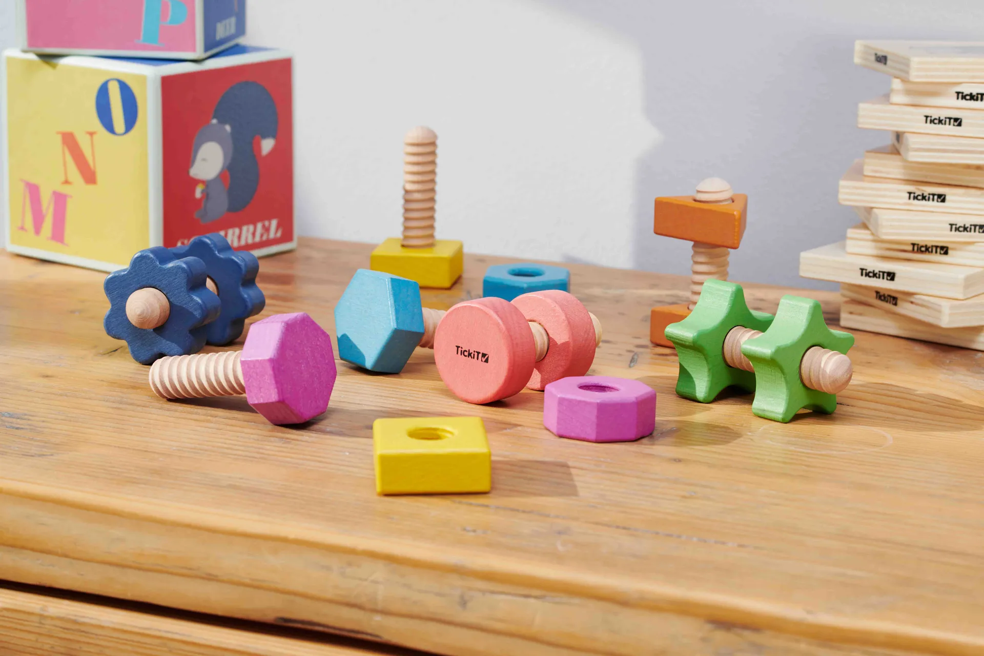 35150-2_4 Regenbogen Holzmuttern & Schrauben 2er Set | Schraubenspiel | Dragon Toys