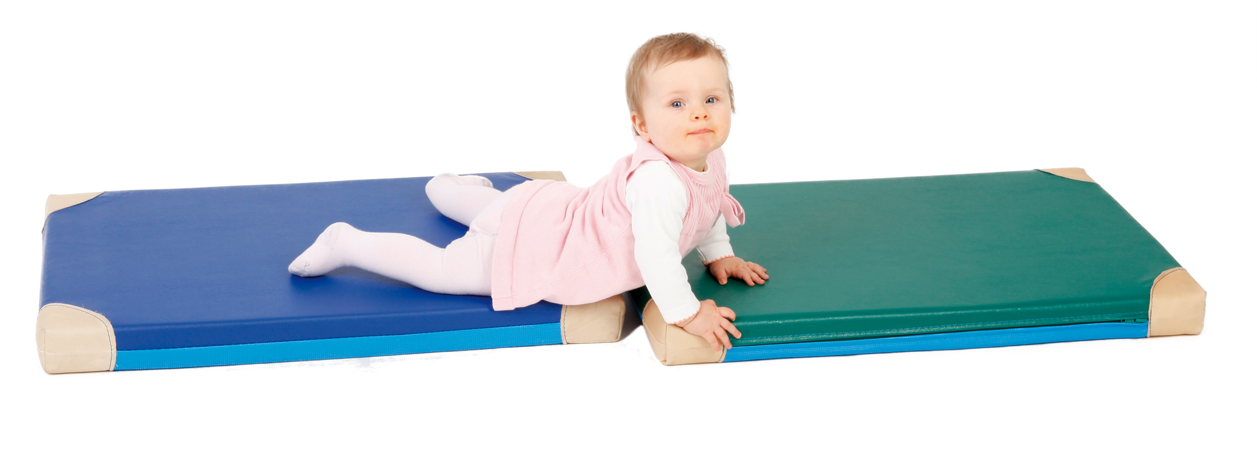 Baby liegt auf Turnmatten Baby liegt auf Turnmatten