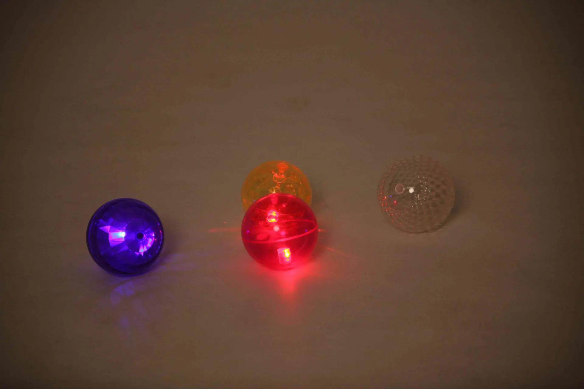 40028_3 Sensorik Bälle "Flashlight" 4er Set | Dragon Toys