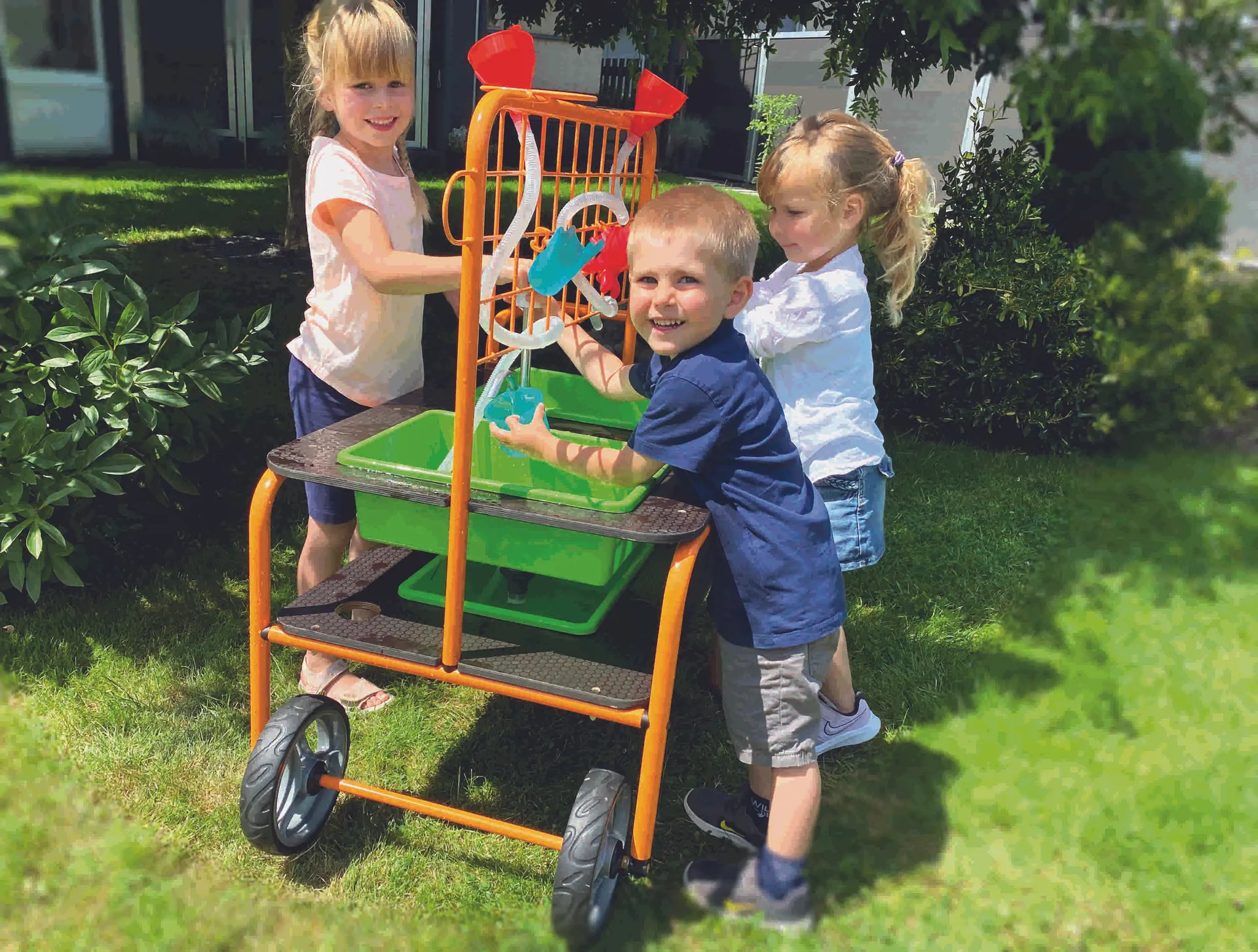 64500_2 Mobiler Wassertisch | Wasserspieltisch | Dragon Toys