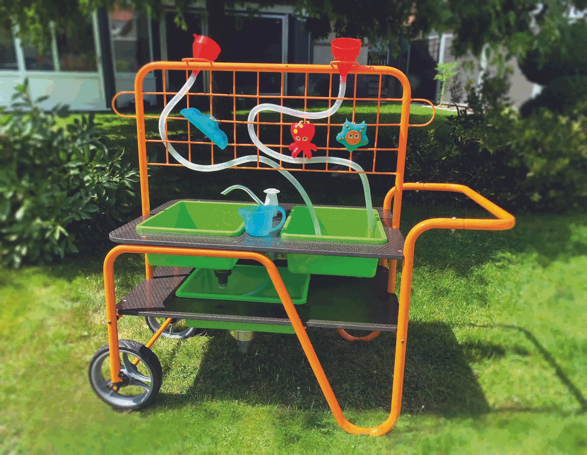 64500_4 Mobiler Wassertisch | Wasserspieltisch | Dragon Toys