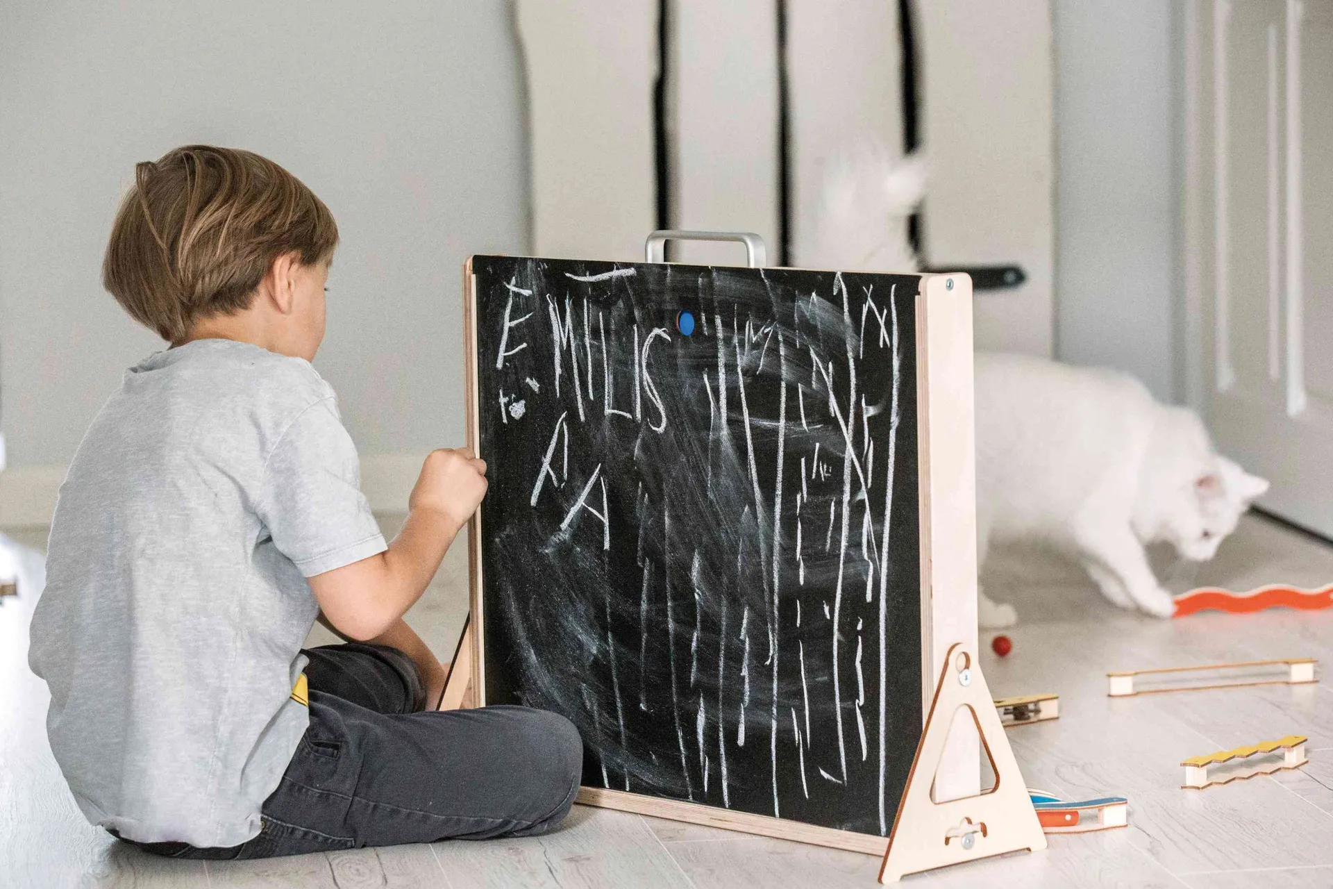 Holz-Magnetbahn im Koffer