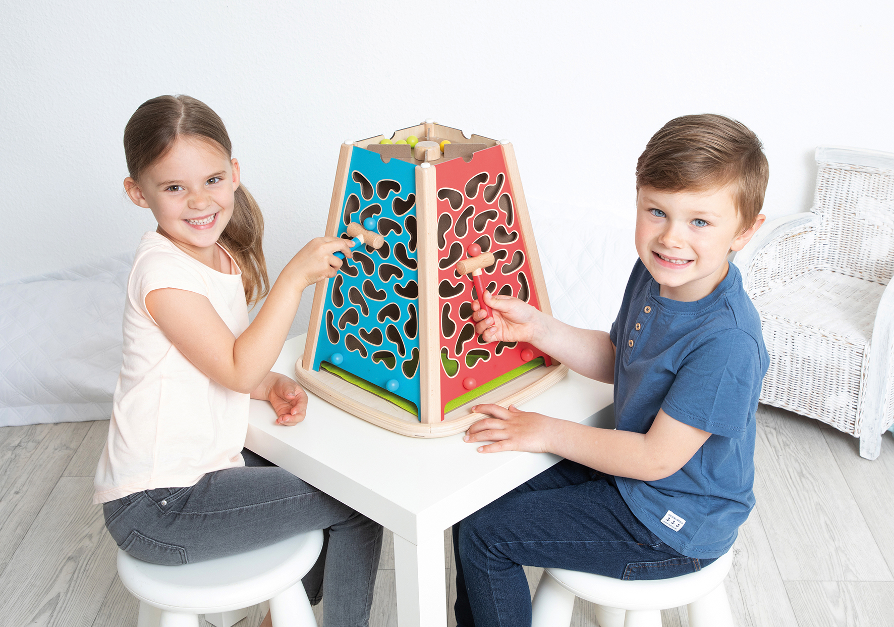 Ganztagsbetreuung I Gipfelstürmer Zwei Kinder spielen Gipfelstürmer