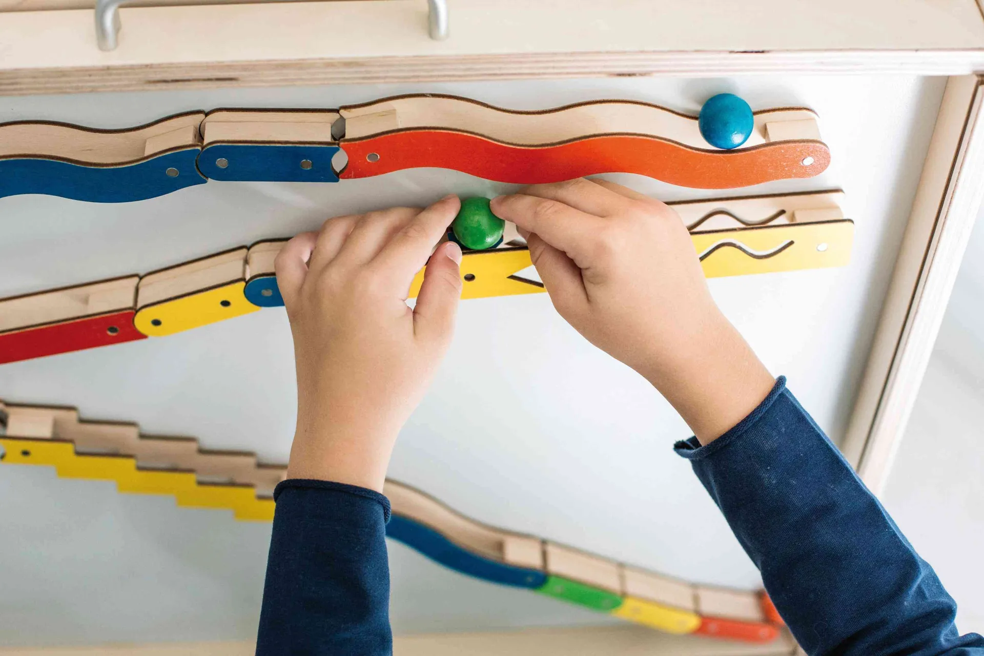 Holz-Magnetbahn im Koffer